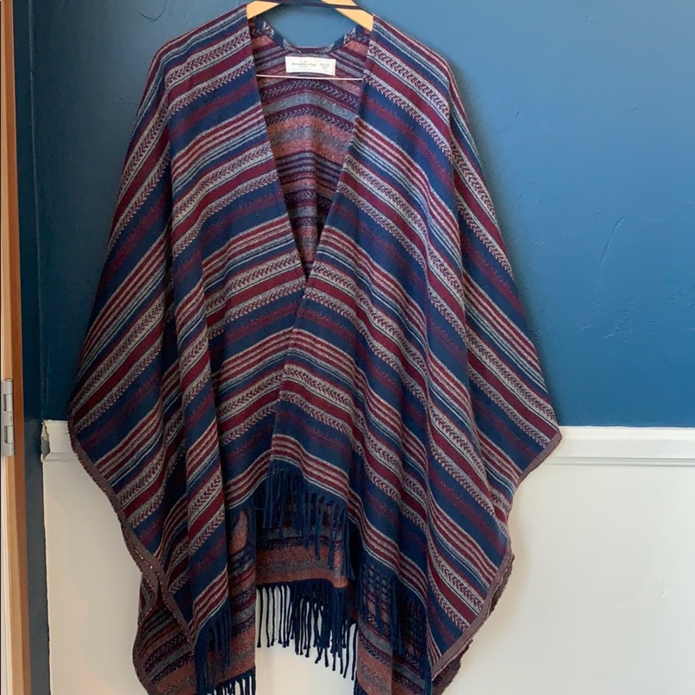ABERCROMBIE AND FITCH PONCHO 💙